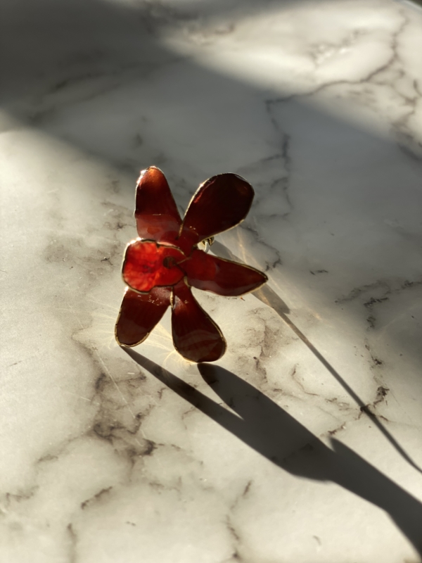 Broche aiguille orchidée